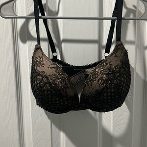 Like new Victoria’s Secret very sexy push-up 32DDD